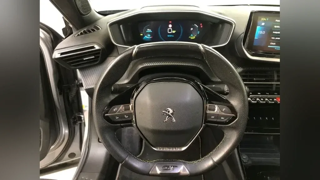 Peugeot E-2008 - Imagem 12