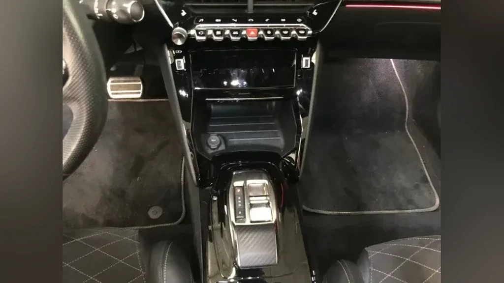 Peugeot E-2008 - Imagem 15