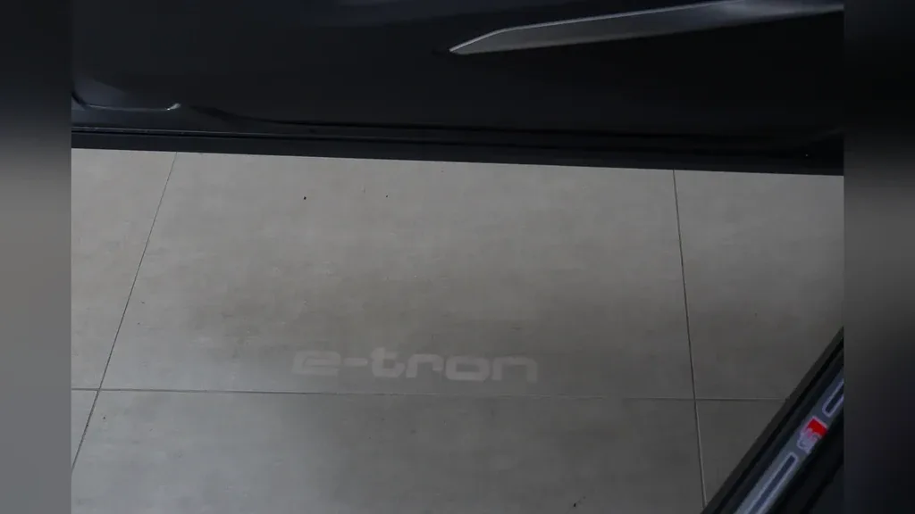 Audi E-tron S Sportback - Imagem 12