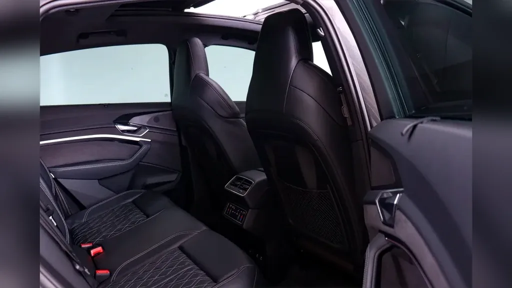 Audi E-tron S Sportback - Imagem 18