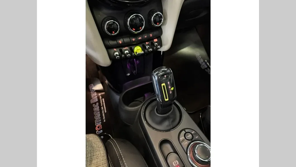 Mini Cooper SE - Imagem 12