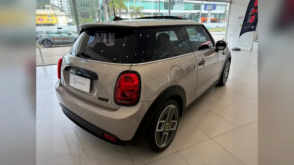 Mini Cooper SE - Imagem 18