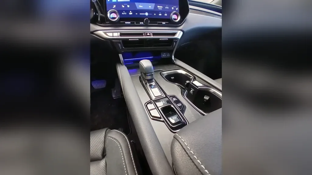 Lexus Nx 450h+ Plug-in Hybrid - Imagem 15