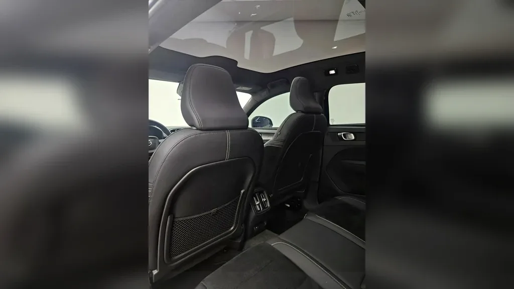 Volvo C40 Recharge - Imagem 12