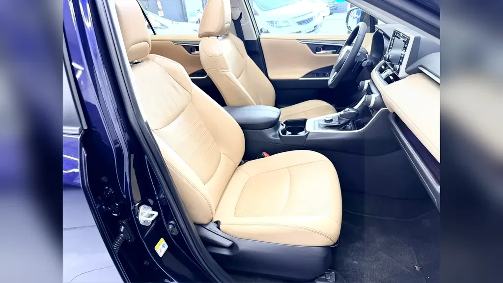 Toyota Rav4 EV - Imagem 14