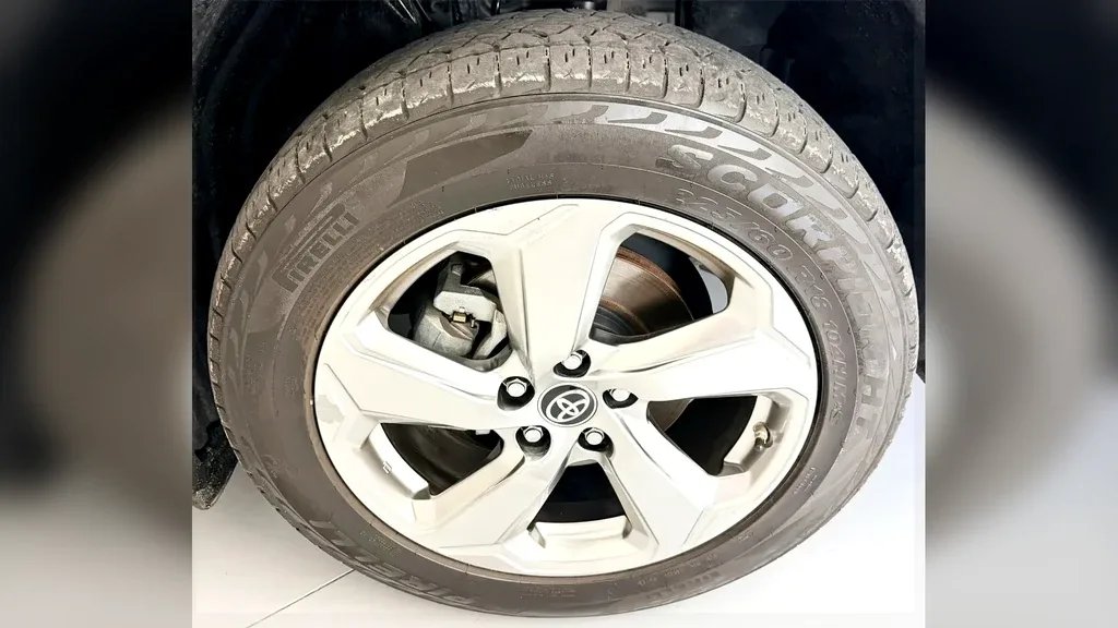 Toyota Rav4 EV - Imagem 18