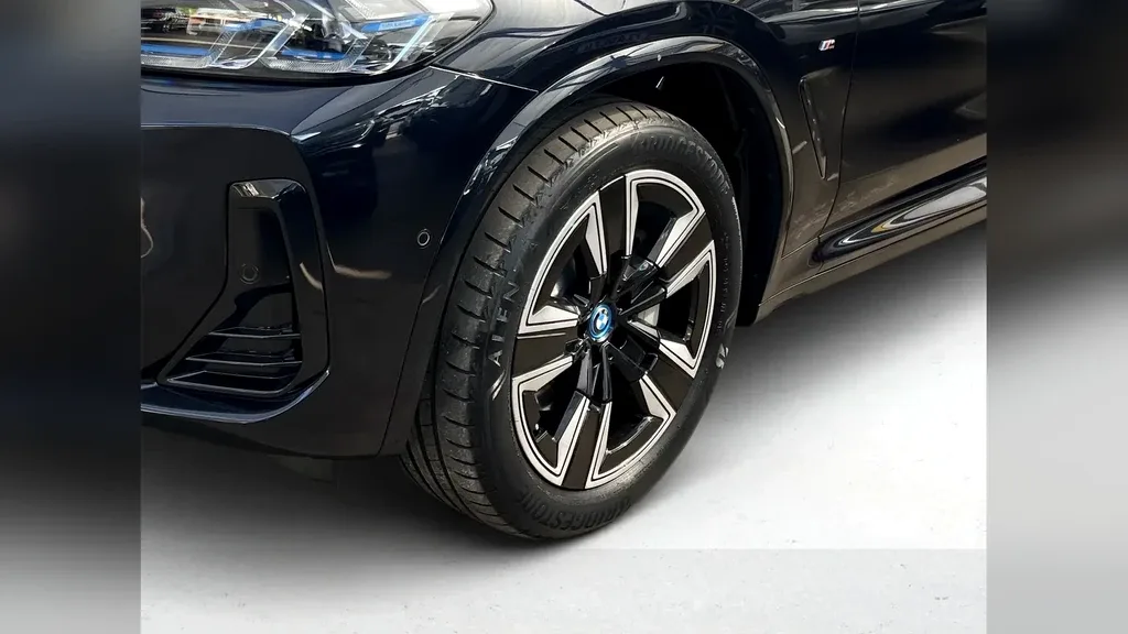 BMW IX3 - Imagem 11