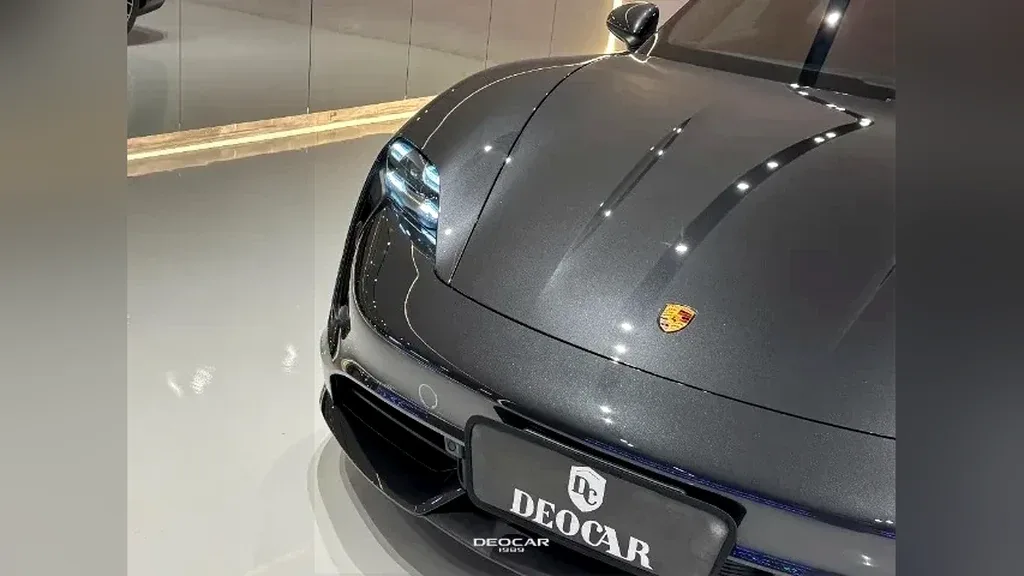 Porsche Taycan - Imagem 17