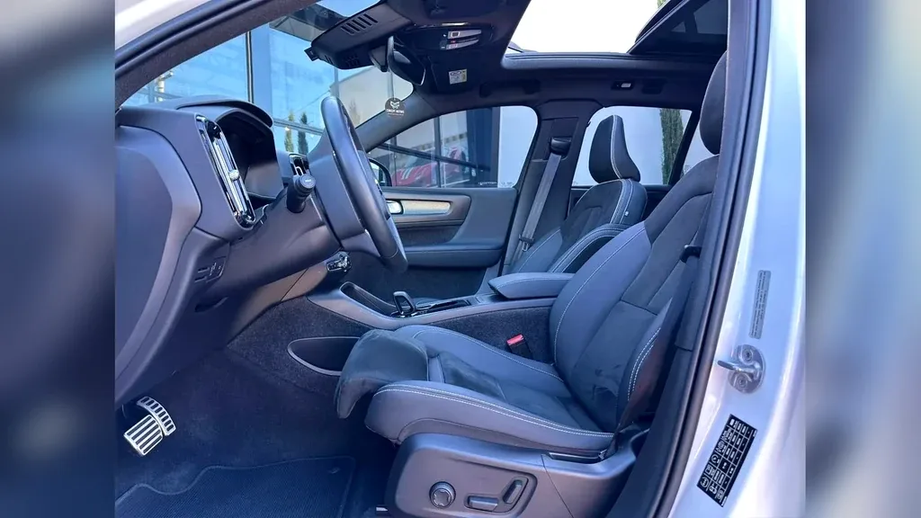 Volvo XC40 Recharge - Imagem 7